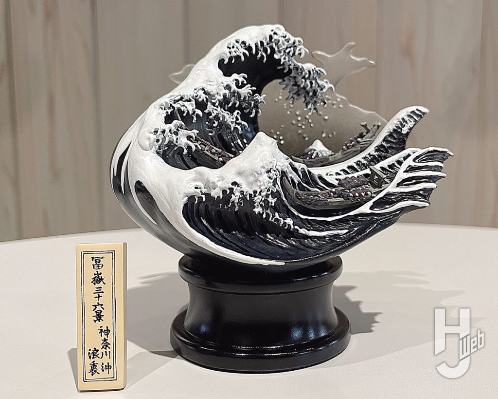 神奈川沖浪裏水墨画色彩のフィギュアの画像