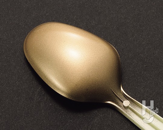 ゴールドの塗料の見本の画像