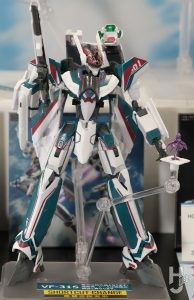 HG　「VF-31S ジークフリード（アラド・メルダース機）」テストショット素組み見本