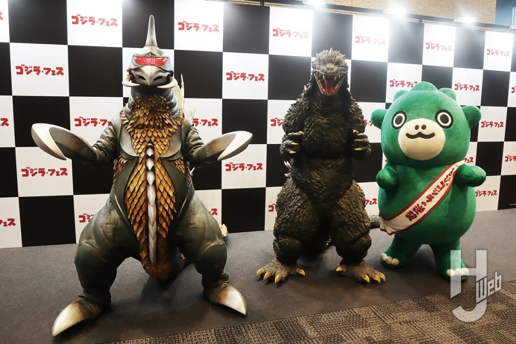 ゴジフェス16
本誌のための決めポーズでのサービスショット