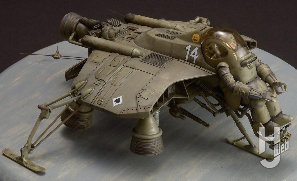 横山宏製作「シュトラール軍 装甲戦闘服搭載型戦闘偵察機 ホルニッセ」