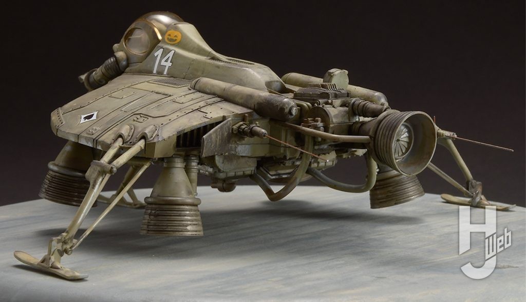 横山宏製作「シュトラール軍 装甲戦闘服搭載型戦闘偵察機 ホルニッセ」背面