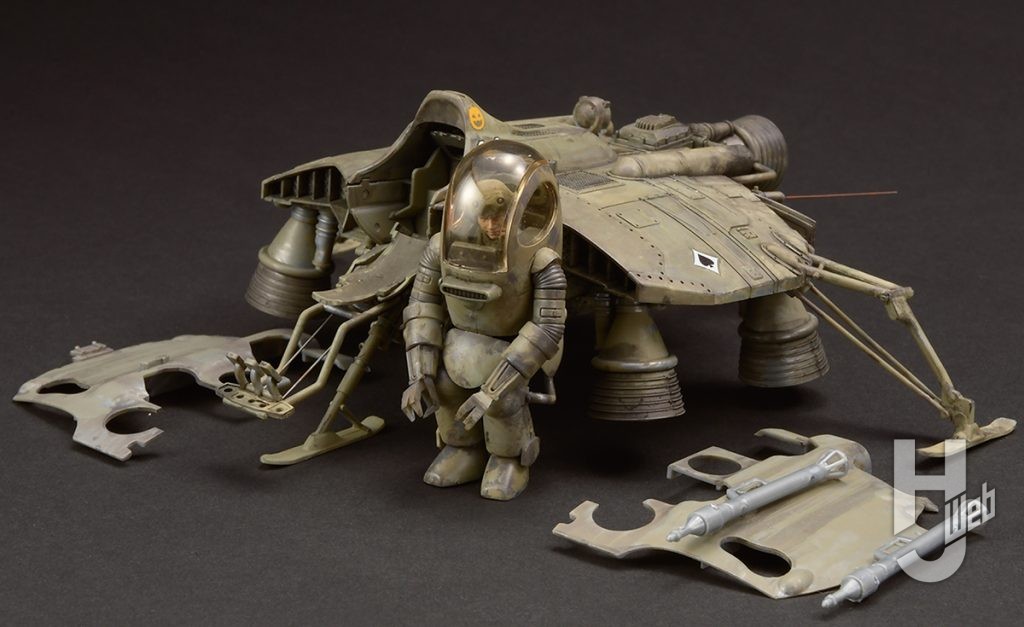 横山宏製作「シュトラール軍 装甲戦闘服搭載型戦闘偵察機 ホルニッセ」P.K.A.取り外し