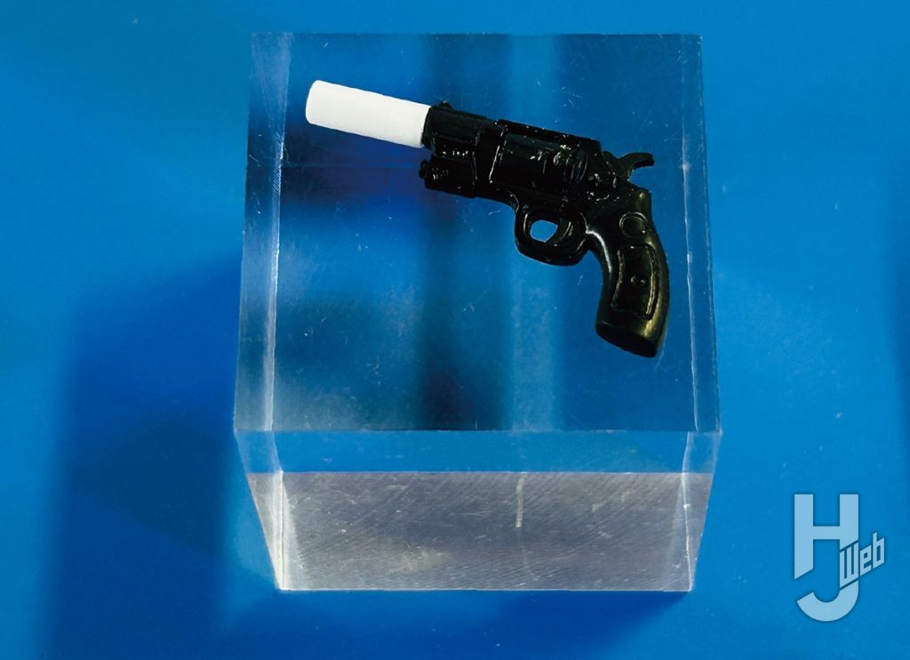 吉村晃範製作「ルイーザ刑事のオフィス」拳銃製作途中