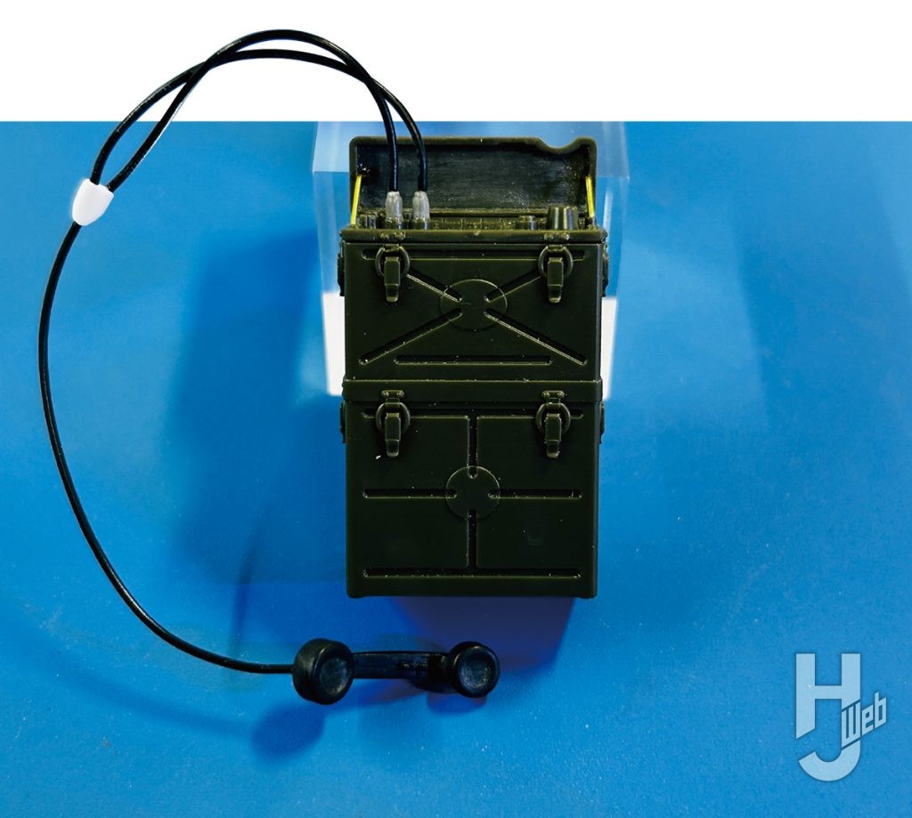 吉村晃範製作「ルイーザ刑事のオフィス」無線機製作途中