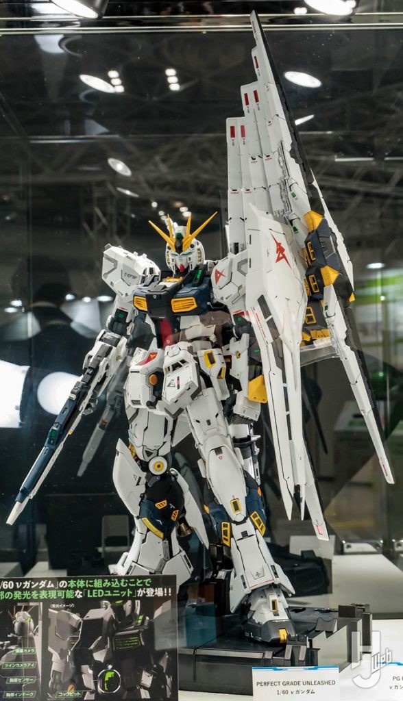 「PERFECT-GRADE-UNLEASHED-νガンダム」展示