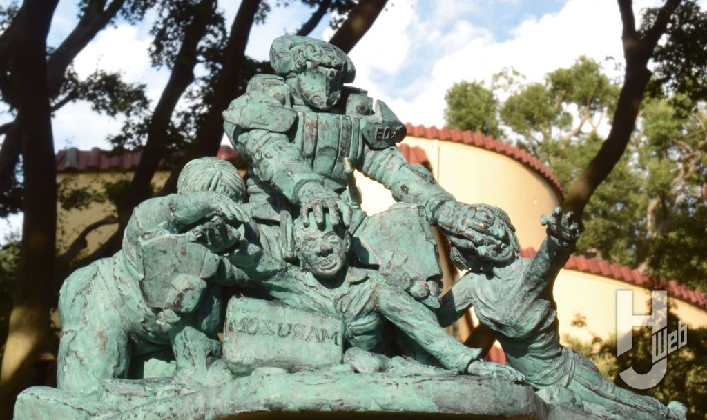 歌田年製作「マルゾン記念銅像＆S.A.T.O.」外撮