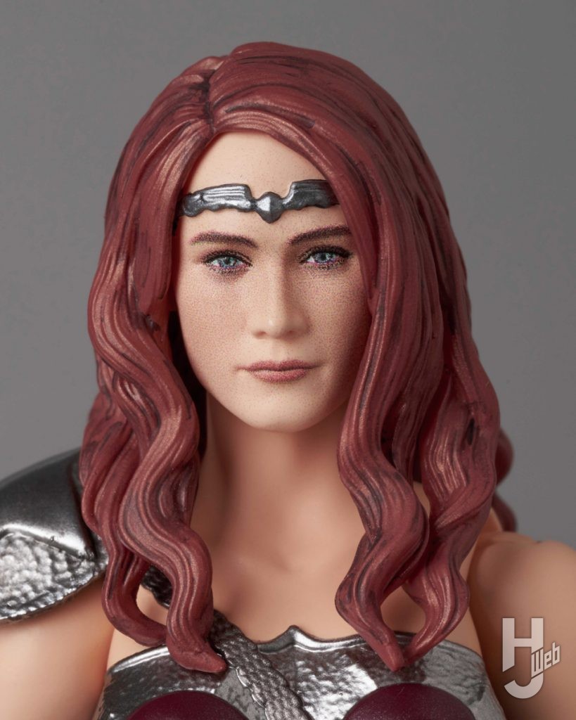 クイーン・メイヴの可動フィギュアの表情のアップ画像その1