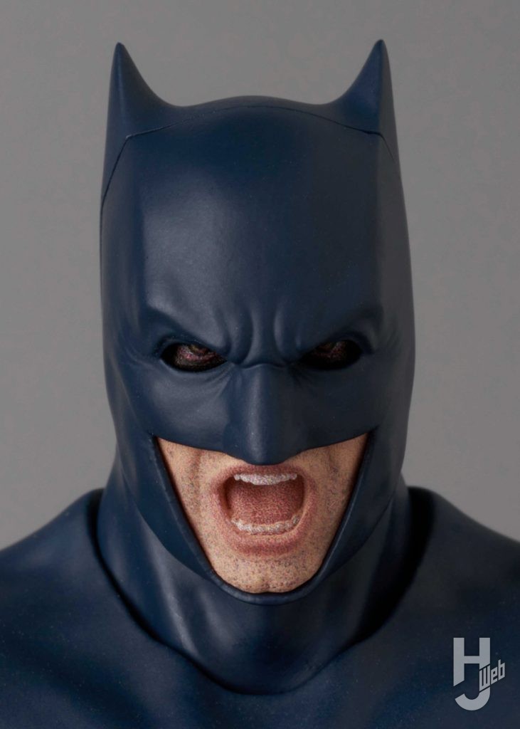 バットマンのの可動フィギュアの表情のアップ画像その3