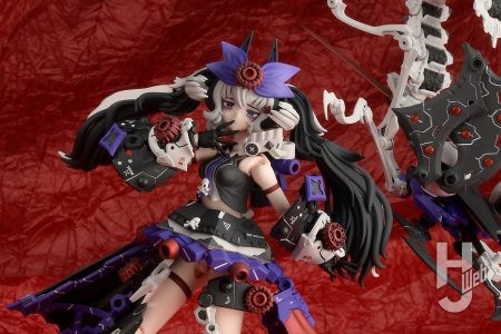 「BUSTER DOLL パラディン DARKNESS CLAW」をダイナー系の“悪の女幹部”へカスタマイズ！“病み”を感じさせるゴスロリコーデで彩られた作例をご覧あれ【メガミデバイス】