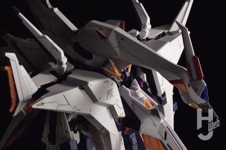 筆とスポンジだけムラなく均一に塗れる?! 「メイク用スポンジ」を活用した“フラット塗り”を「HGUC ペーネロペー」塗装を徹底レクチャー！【月刊HJ12月号特集抜粋】