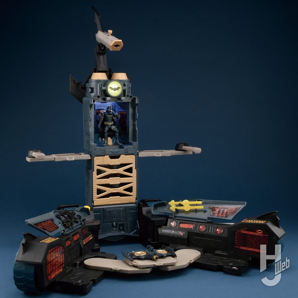 2025年3月号掲載「ULTIMATE TRANSFOMING BATMOBILE」