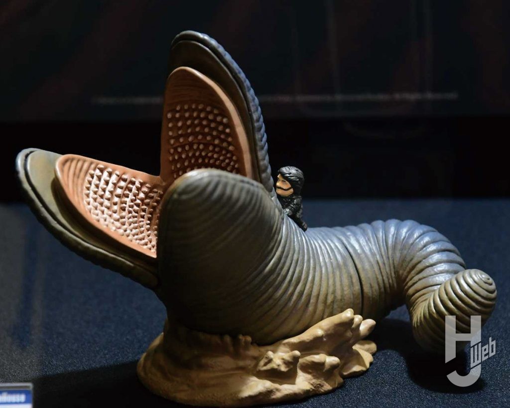 サンドワームのフィギュアの展示の画像