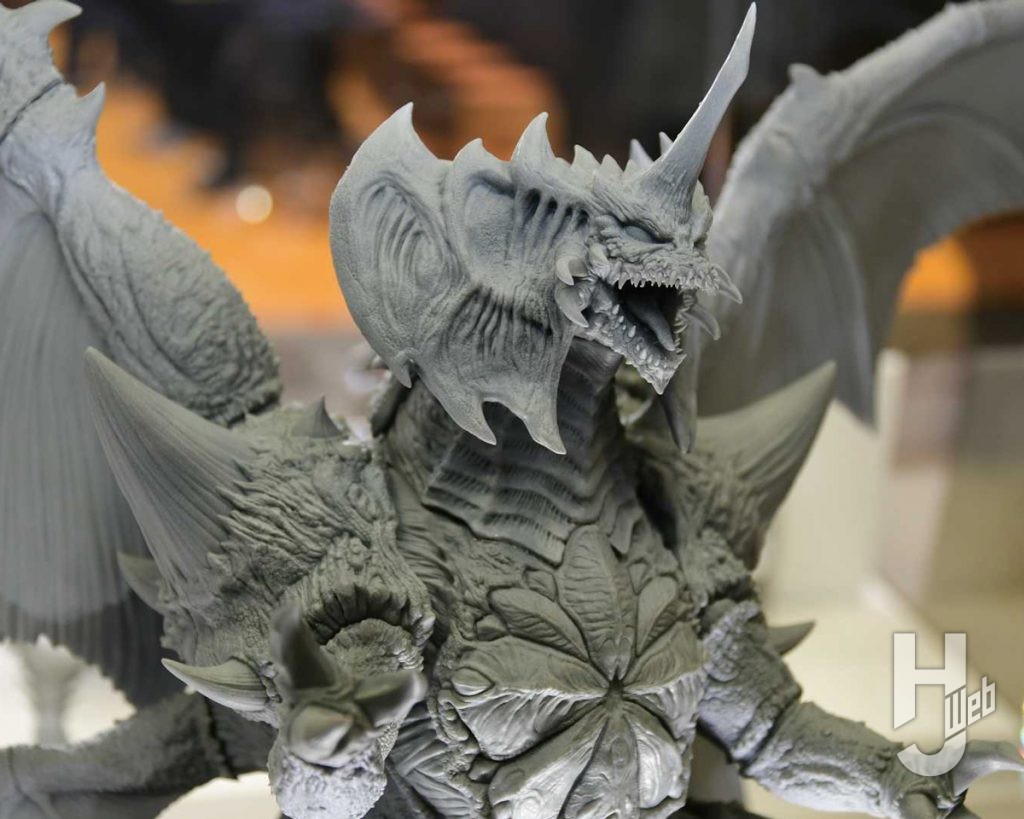 デストロイアの完全体のフィギュア原型の展示のアップ画像