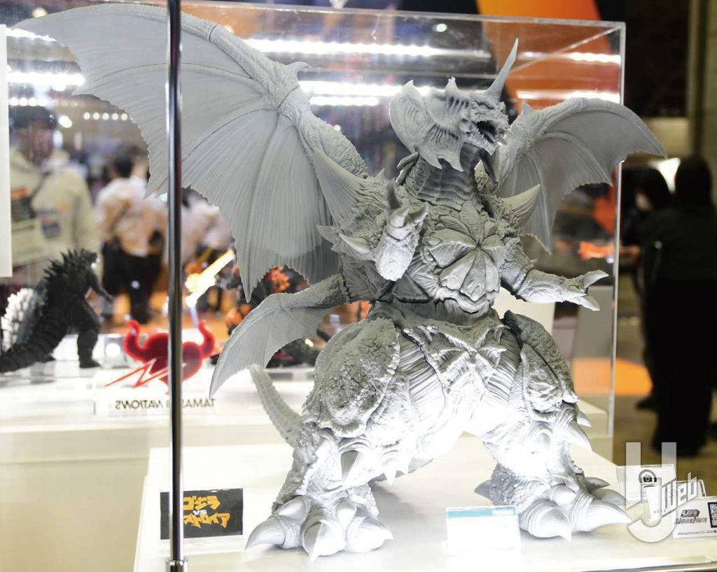 デストロイアの完全体のフィギュア原型の展示の画像