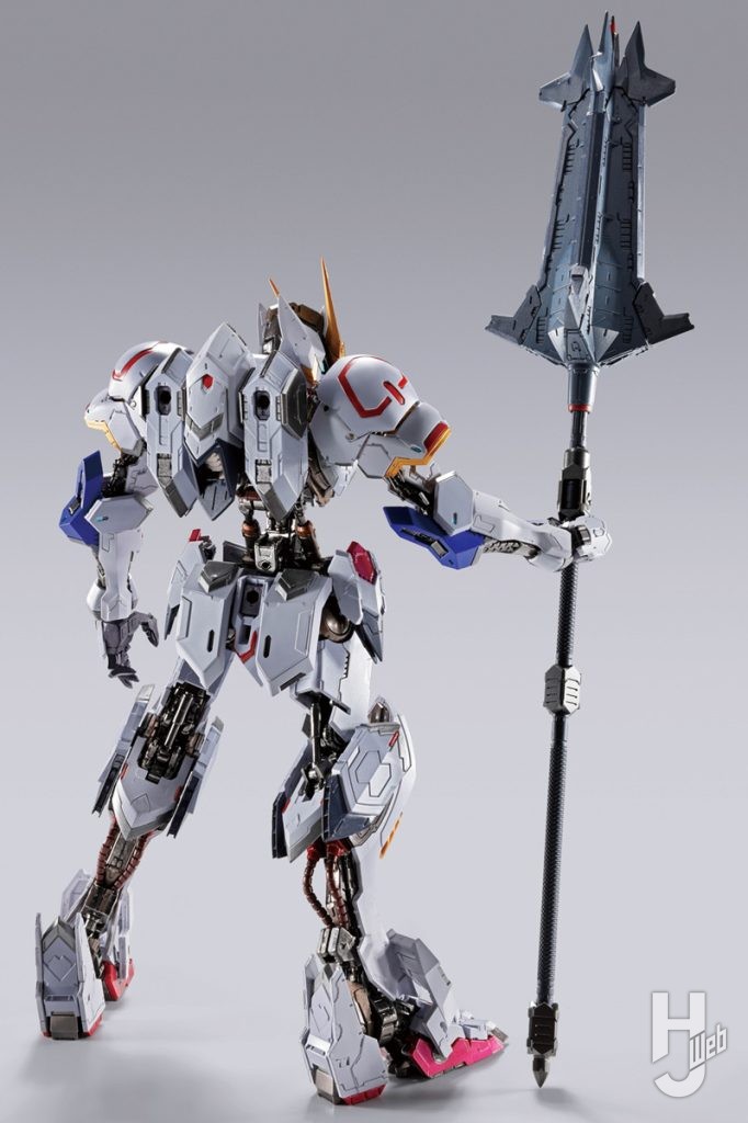 ガンダムバルバトスの可動フィギュアの後ろ姿の全体画像