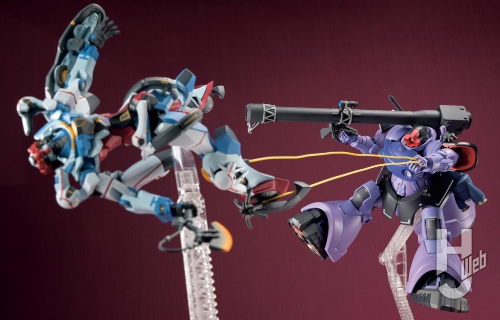 JUNIII製作のHG GQuuuuuuXとの再現ショット