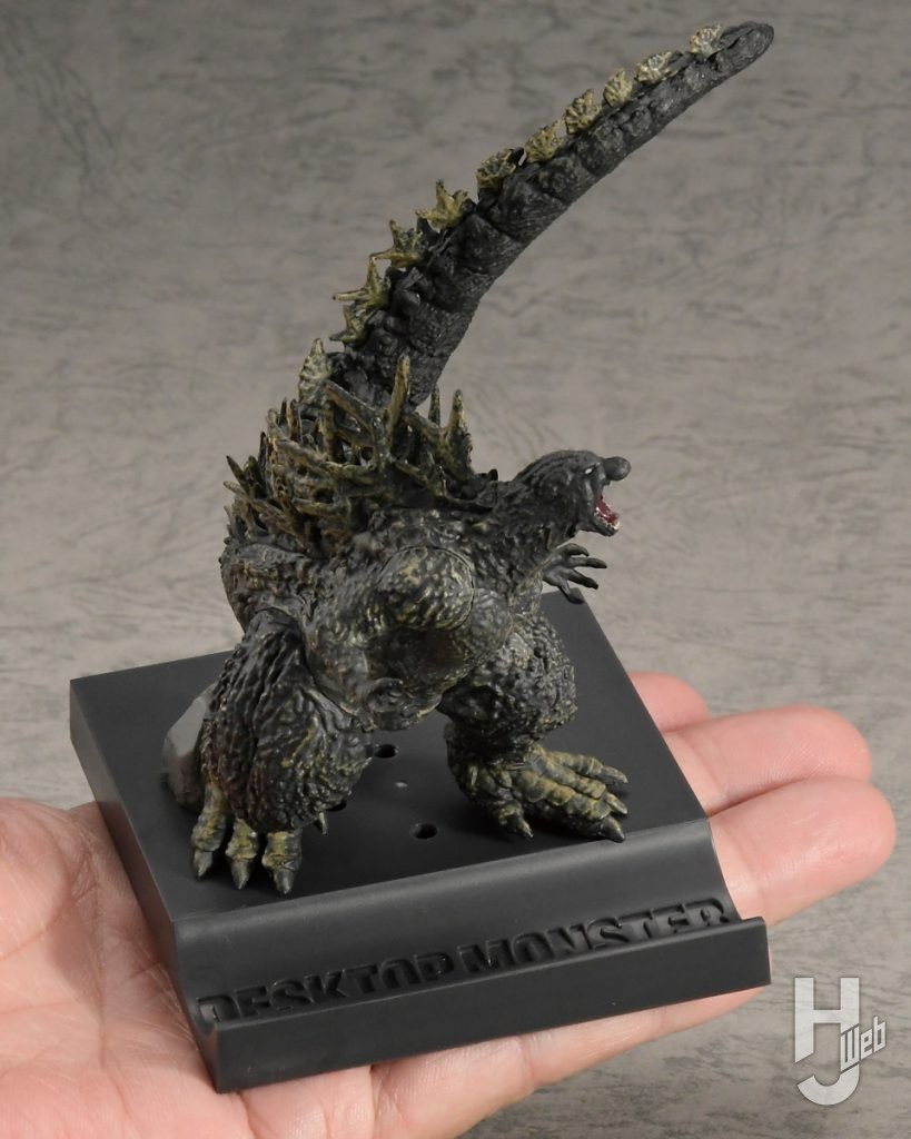 縦横10㎝で高さも10㎝とコンパクトで手のひらにすっぽり収まる大きさ