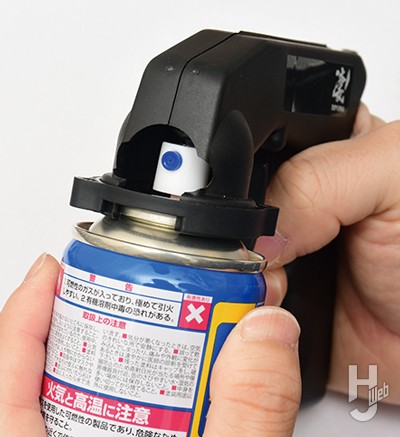 凄!ホビー用 缶スプレートリガーに缶スプレーをセットする画像