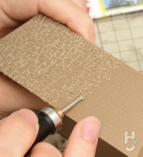 コンパクトリューターで石垣を切削している画像2枚目