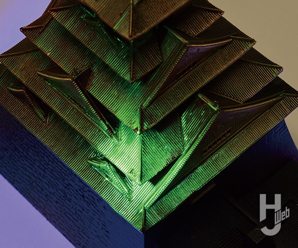 ブラックライトで光る大阪城の画像