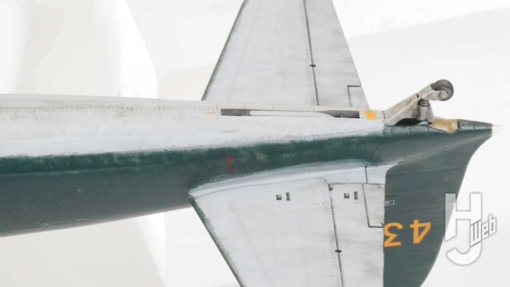 三菱製五二型
尾部下面