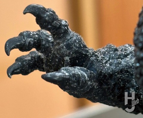 ゴジラ、襲撃
手は指に少し表情を加えるため角度調整している