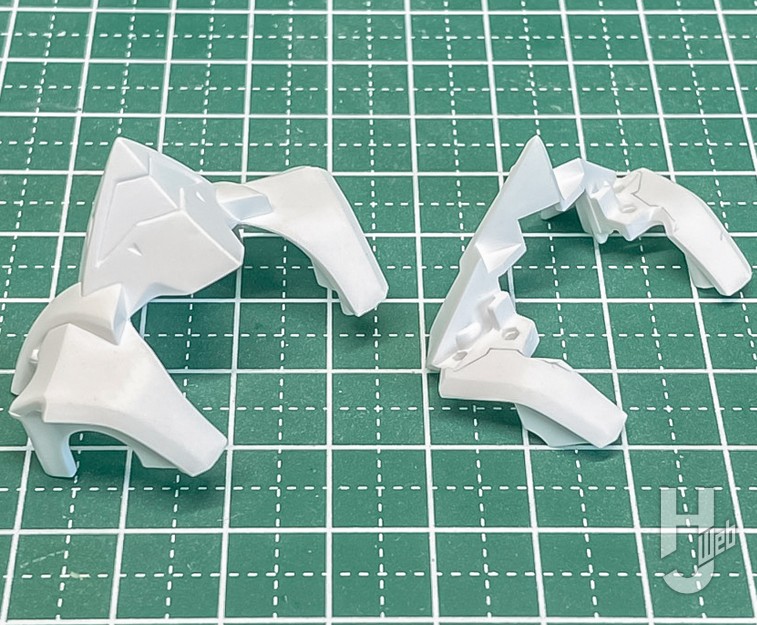 ドーパミン製作「カイゼルファイヤー」胸部白パーツ製作途中