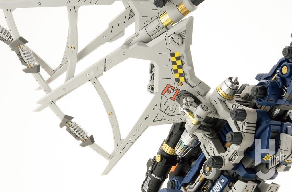 林哲平製作「サラマンダー」翼付け根アップ