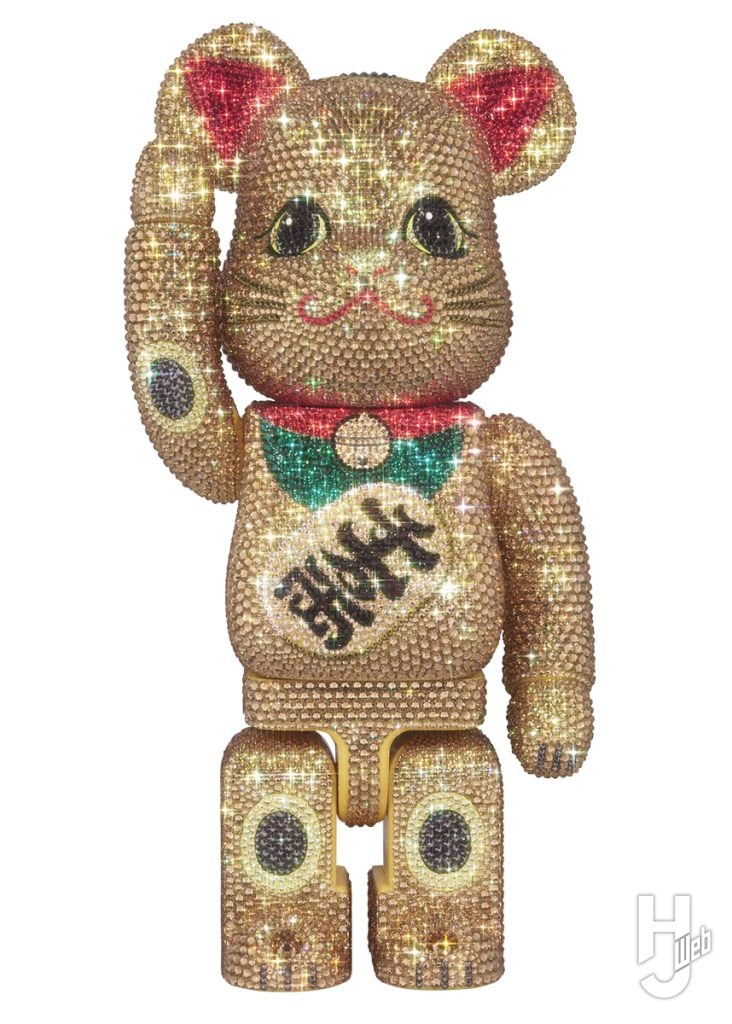 金の招き猫のベアブリックの画像