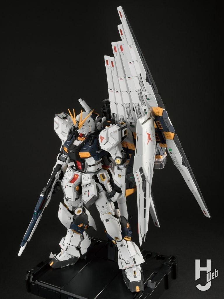 「PERFECT-GRADE-UNLEASHED-νガンダム」フル装備俯瞰