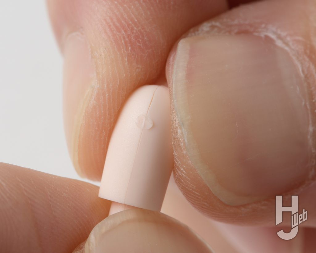 ガールズプラモの肌パーツの合わせ目消しの画像その2