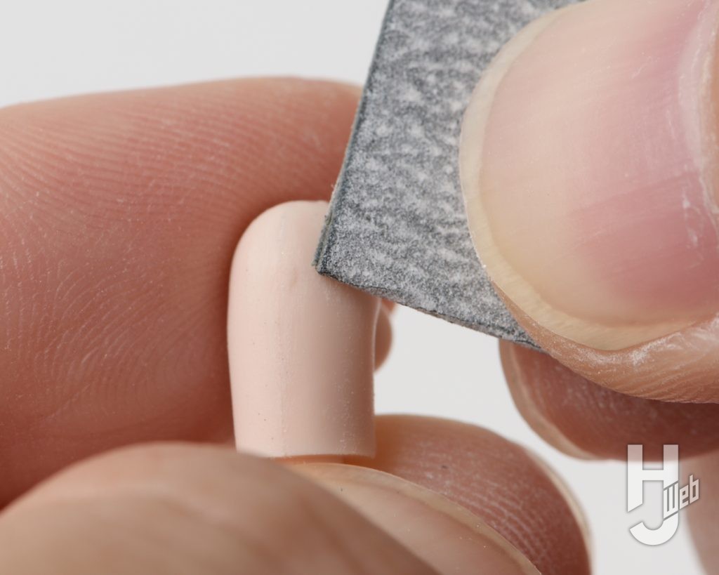 ガールズプラモの肌パーツの合わせ目消しの画像その3