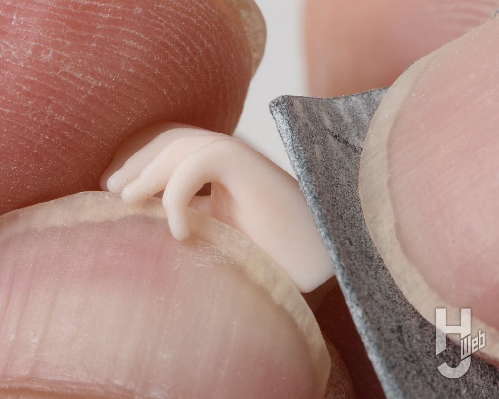 ガールズプラモの肌パーツのゲート跡を加工する画像その4