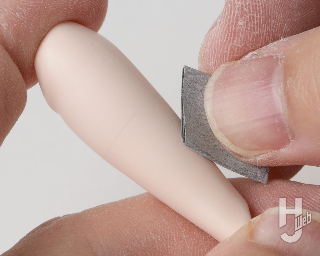 ガールズプラモの肌パーツの可動部の段差を均す画像その3