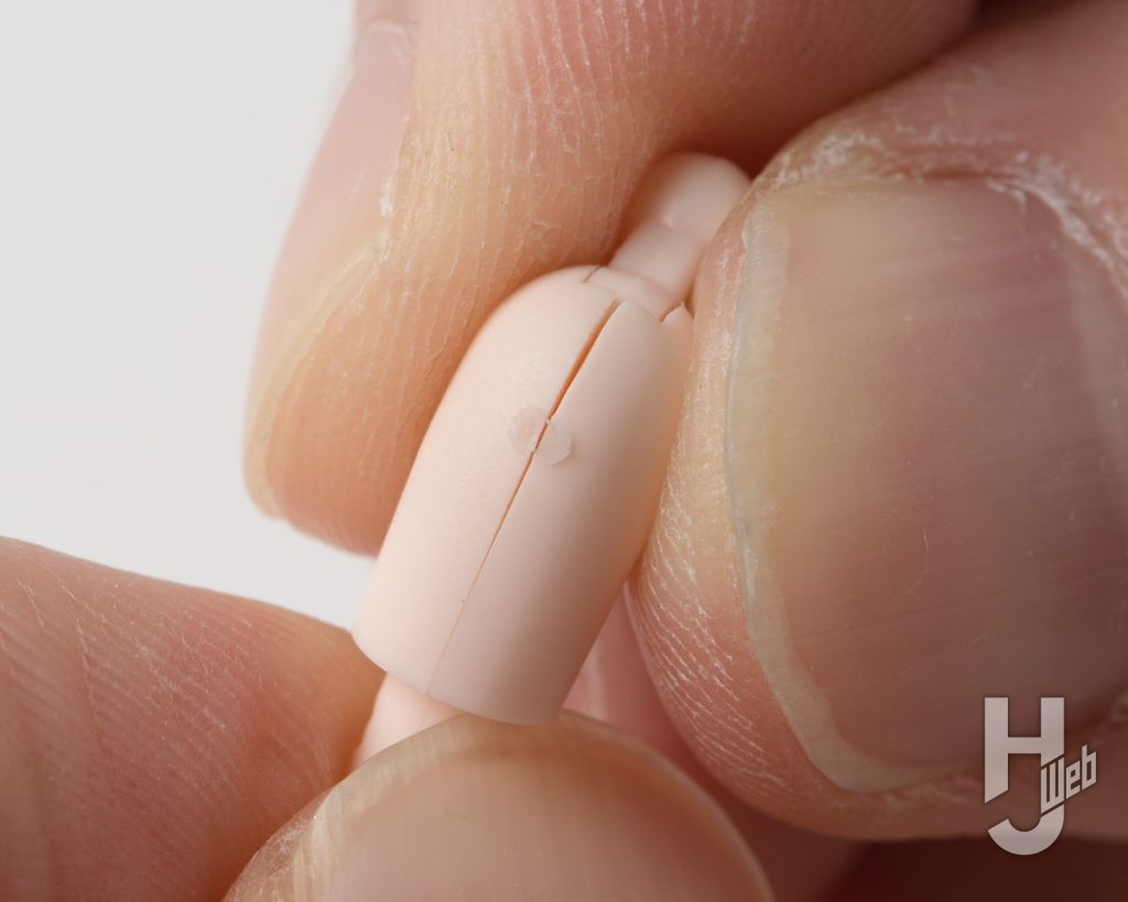 ガールズプラモの肌パーツの合わせ目消しの画像その1