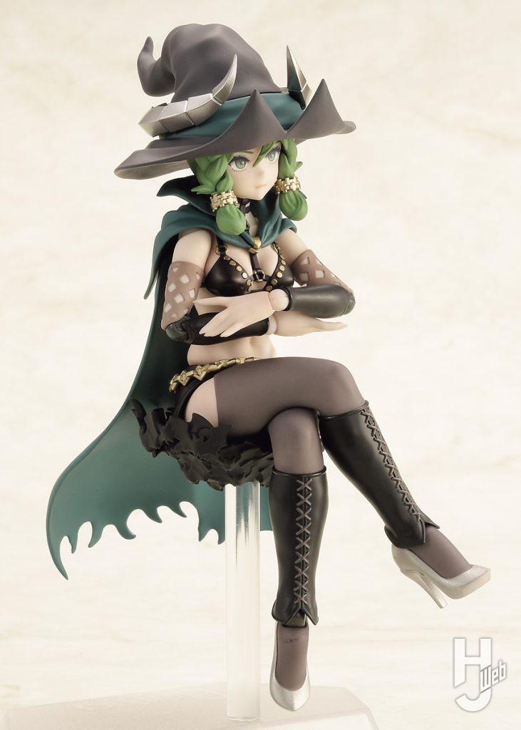 ヤーナの可動フィギュアの座りポーズの全体画像