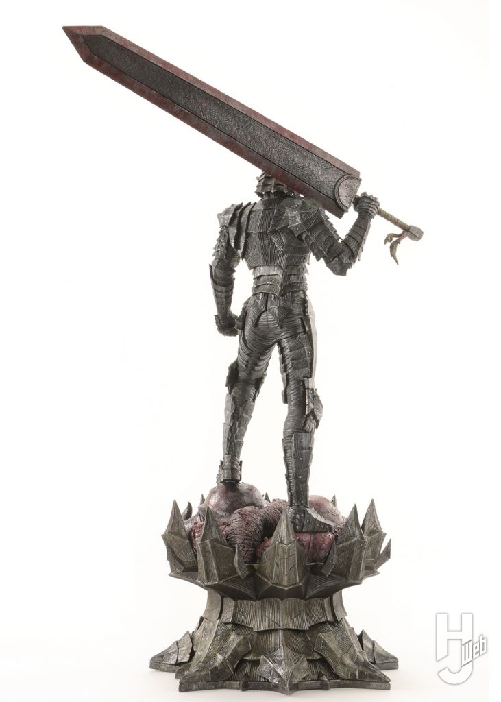 清水圭製作のガッツのプラモデルの後ろ姿の全体画像