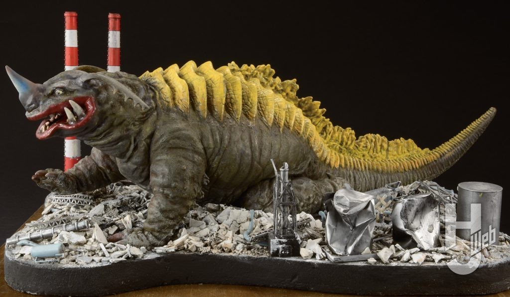 透明怪獣ネロンガ
横2