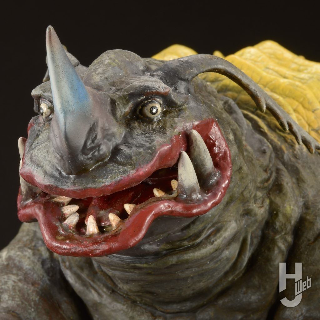 透明怪獣ネロンガ
顔アップ