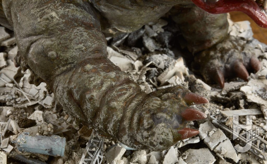 透明怪獣ネロンガ
手元