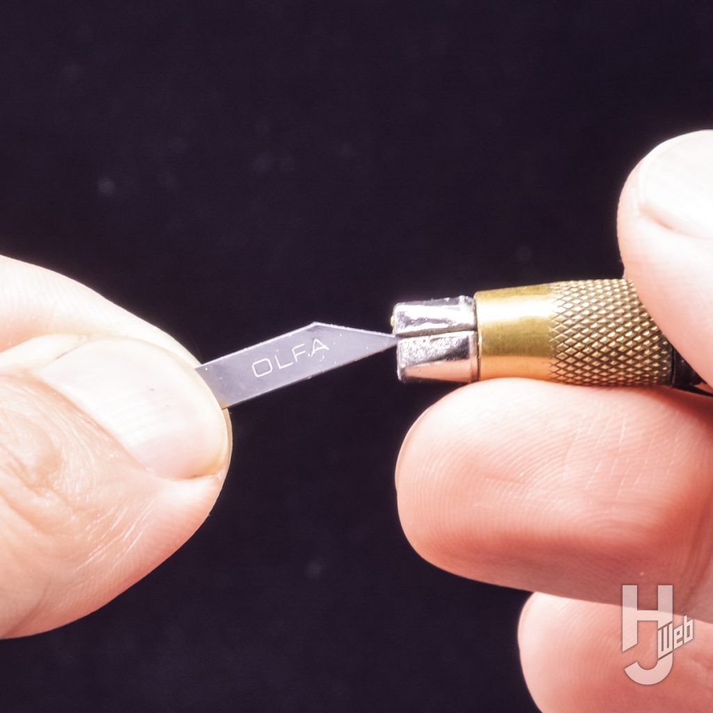 デザインナイフの刃の交換の画像