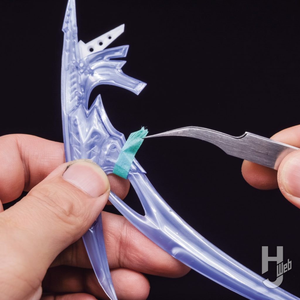 プラモデルパーツの仮止めの画像