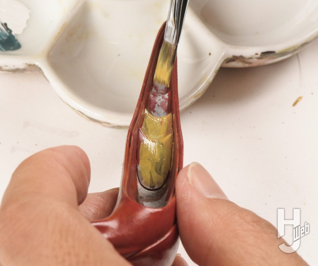 あに製作「PLAMAXヴェルビン」製作中赤とダークイエローの塗装内側のダークイエロー