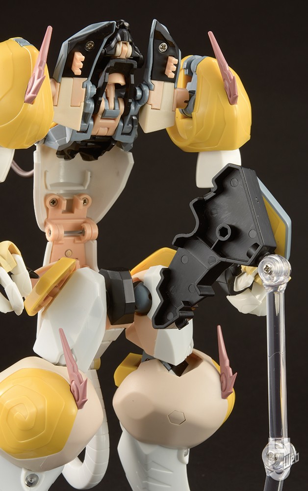 「超合金魂GX-119-龍虎王/虎龍王」虎王機腹部ジョイント外し