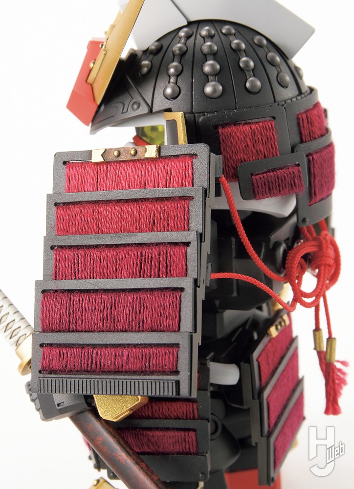 imapresso製作「武者頑駄無-黒漆塗赤糸威大鎧」鎧刺繡アップ