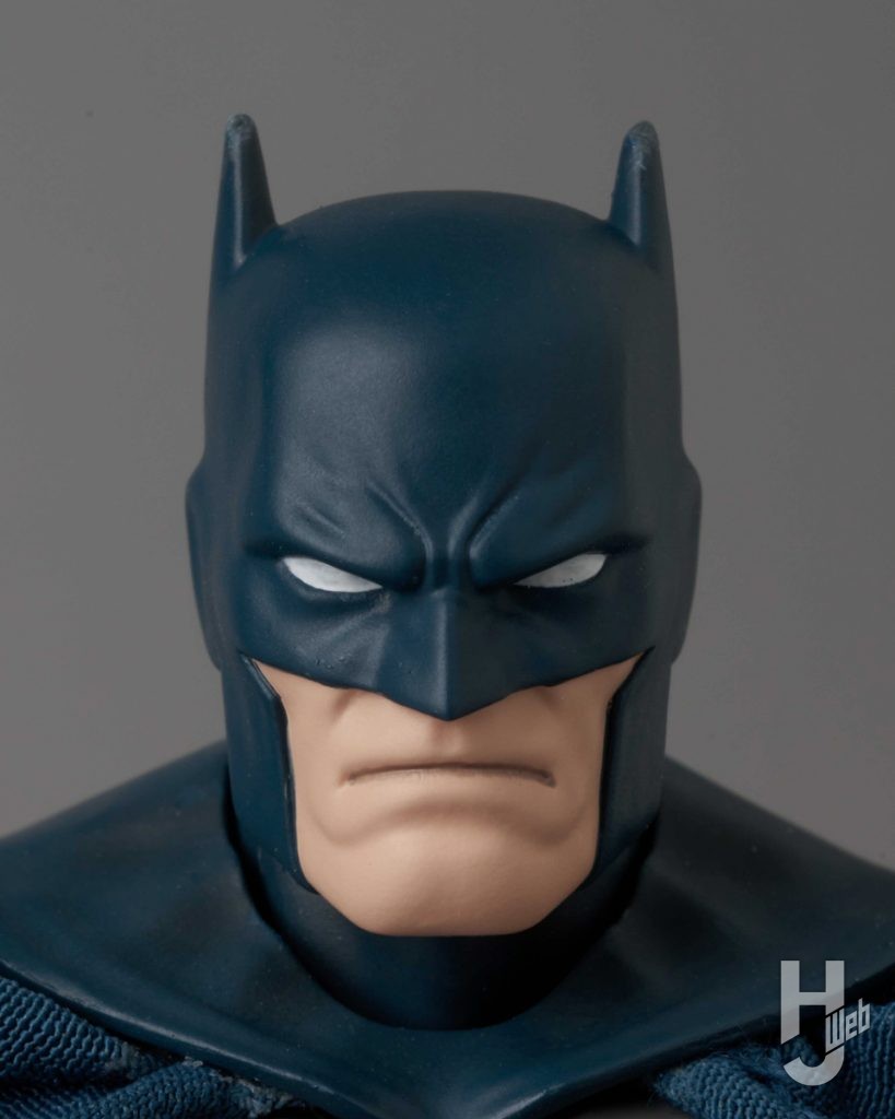 バットマンダメージバージョンの可動フィギュアの表情のアップ画像その1