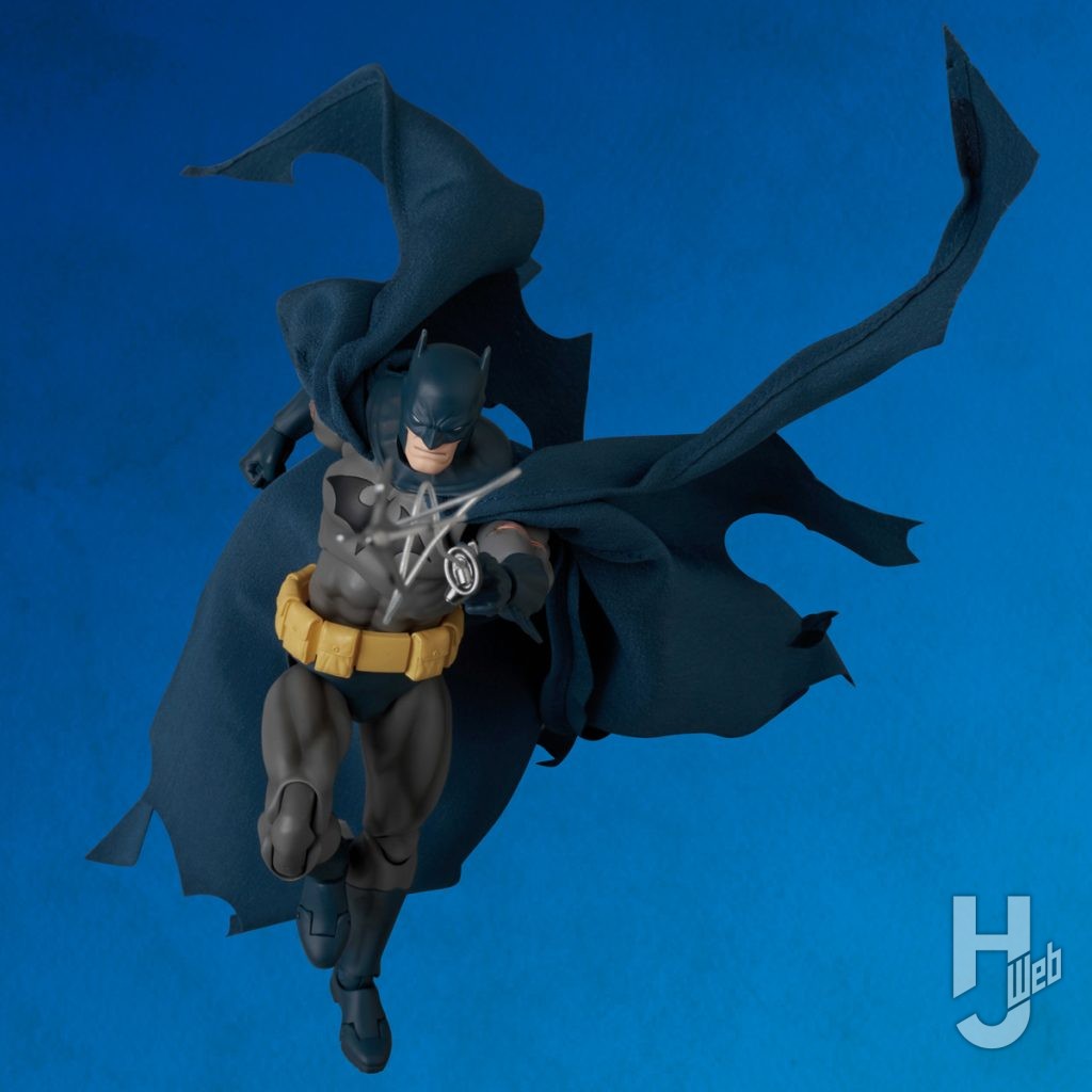 バットマンダメージバージョンの可動フィギュアの全体画像その2