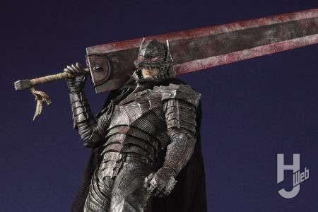 清水圭が筆塗りで甲冑の深い金属光沢を表現。プラキット「ガッツ 狂戦士の甲冑 “怒り”」にメタルカラーの重ね塗りで深みを纏わせる【BUILD ART MASTERLINE】