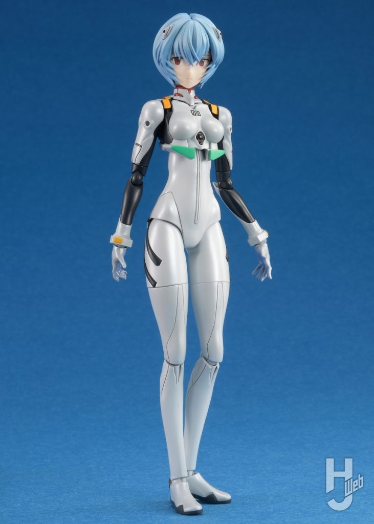 綾波レイのプラモデルの全身画像その1